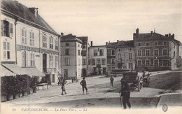 FRANCE - 55 - VAUCOULEURS - La Place Pétry - LL - Carte Postale Ancienne - Autres & Non Classés