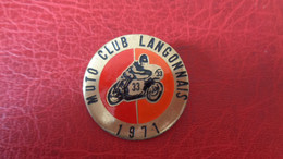 REF M2  : Médaille Broche Insigne Souvenir Rassemblement Moto Club LANGONNAIS 1971 Langon - Motos