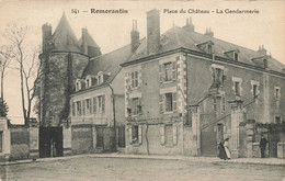 Romorantin * La Place Du Château Et La Gendarmerie Nationale - Romorantin