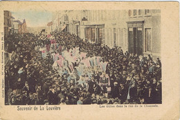 Belgique - Hainaut - Souvenir De La Louvière - Les Gilles Dans La Rue De La Chaussée - La Louvière