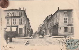 42 -  Carte Postale Ancienne De  FEURS  Rue De La République     ( Dos Simple 1904 ) - Feurs