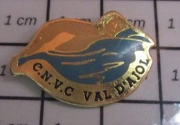 414b Pin's Pins / Beau Et Rare / SPORTS / CLUB NATATION CNVC VAL D'AJOL - Natation