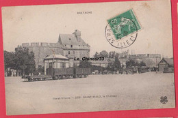 35  - SAINT MALO---Le Chateau---wagons-- - Saint Malo