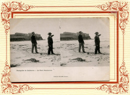 SAINT PIERRE QUIBERON   ** HOMME AU CHAPEAU AU FORT DE PENTHIEVRE ** CARTE STEREO ** - Quiberon