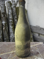 Ancienne Bouteille Bourgogne MACON Reste Environ 5cm De Vin NOIROT CARRIERE 1929 - Vin