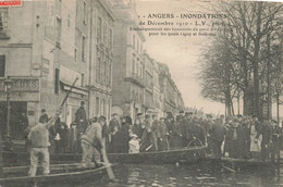 Angers * Inondations Décembre 1910 * Embarquement Des Habitants Au Pont Du Centre * Crue Catastrophe - Angers