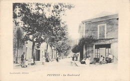 CPA 04 PEYRUIS LE BOULEVARD / CAFE DES ALPES - Autres & Non Classés