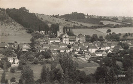 Plazac * Vue Générale Du Village Et Au Centre , L'église Et Le Presbytère - Other & Unclassified