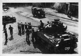 14-LISIEUX- LES TROUPES ALLIEES DANS LE CENTRE DE LISIEUX APRES LA PRISE DE LA VILLE - Lisieux