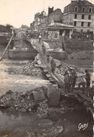 14-TROUVILLE- LE 24 AOUT 1944- LE PONT DETRUIT , PASSAGE DES LIBERATEURS - Trouville