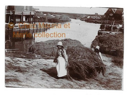 HOLLANDE ILE DE MARKEN ? UN VILLAGE LE TRAVAIL DU FOIN JEUNES FILLES - PHOTO 8.5*6 CM - Beroepen