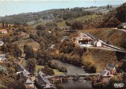 19-VIGEOIS- LE VIEUX PONT SUR LA VEZERE ET LA GARE - Autres & Non Classés