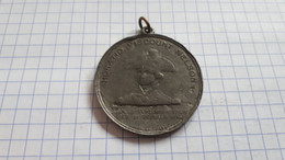 ANGLETERRE U-K 1897 HORATIO VISCOUNT LORD NELSON'S FLAGSHIP FOUDROYANT RARE MEDAILLE 37MM PLOMB ? ETAIN ? - Monarquía/ Nobleza