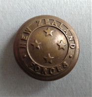 - Ancien Bouton Militaire. NEW ZEALAND FORCES - - Buttons