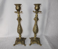 Paar Bronze Kerzenhalter. - Kronleuchter, Kandelaber & Kerzenhalter