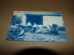 Cpa Bassenge Batteurs En Grange Ancien Métier  De La Ferme - Bassenge