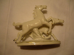 Porzellan - Pferde-Gruppe - Weißporzellan Mit Goldbemalung (1037) - Sonstige & Ohne Zuordnung