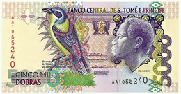 SAINT THOMAS & PRINCE - 5000 DOBRAS - 22.10.1996 - P. 65.a - Unc. - Prefix AA - Rei Amador - 5.000 - Sao Tomé Et Principe