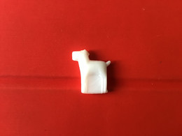 Rare Fève Plastique PETIT CHIEN Dos Granuleux - Frühe Figuren