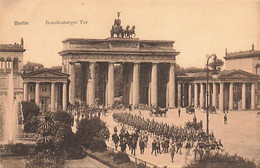 Berlin Brandenburger Tor Militärparade - Porte De Brandebourg