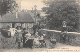 CPA 92 MEUDON / PLACE DE L'BREUVOIR / LES PETITS ENFANTS SOUS LA SURVEILLANCE DE GRAND MAMAN - Meudon