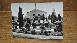 Salernes , Aérium Du Haut-var , Le Pavillon Administratif Et Les Masiffs De Rosiers Qui Vous Accueillent à Votre Arrivée - Salernes