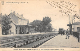 CPA 94 ABLON / LA GARE / ARRIVEE D'UN TRAIN ELECTRIQUE VENANT DE PARIS - Ablon Sur Seine