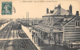 CPA 94 IVRY SUR SEINE / GARE DU CHEVALERET / ARRIVEE D'UN TRAIN - Ivry Sur Seine