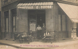 Lyon 7ème * Carte Photo * Devanture Du Commerce Café Comptoir E. ROCHE Rue De L'hospice Des Vieillards * Photogr. Béguin - Lyon 7