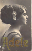 ILLUSTRATEURS - Non Signés - Fmme Brune Coiffée D'un Chignon - Bijou De Cheveux - Adele - Carte Postale Ancienne - Unclassified