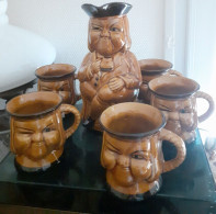 Pichet Anthropomorphe Toby 5 Tasses En Céramique Portugal. A C Peirera. - Jugs