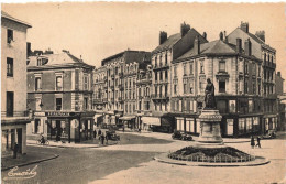 Angers * Place Et Statue De Marguerite D'anjou * Pharmacie * Commerces Magasins - Angers