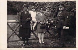 Carte Photo - Famille - Soldat Allemand - Enfant - Carte Postale Ancienne - Characters