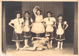 Carte Photo - Spectacle - Enfant - Danse - Costume - Tyrolien - Dim: 14.5/10.5 Cm - Carte Postale Ancienne - Danza