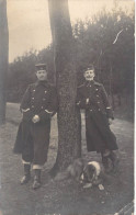 Militaria -  Carte Photo - Deux Soldats Avec Un Chien - Carte Postale Ancienne - Personaggi