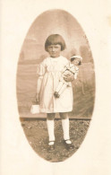 Enfant Fillette Jeune Fille Et Sa Poupée * Jeu Jouet * Carte Photo * Doll Dolls Jeux Jouets - Jeux Et Jouets