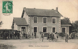 Matha La Gare Vue Extérieure Cyclistes Attelages - Matha