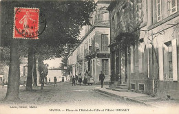 Matha Place De L'Hôtel De Ville Et L'Hôtel Brisset - Matha