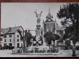 74 - BOËGE - Le Monument Aux Morts Et L' Eglise. (Vieux Camions) CPSM Rare - Boëge