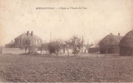 Réclainville * école Et Entrée Du Pays * Village Villageois - Autres & Non Classés