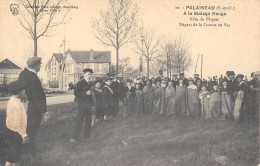 CPA 91 PALAISEAU / A LA MAISON ROUGE / FETE DE PAQUES / DEPART DE LA COURSE EN SAC / Cpa Rare - Palaiseau