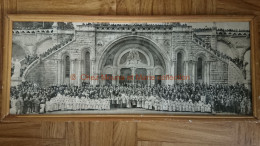 LOURDES ETENDARD BERNARD DE MORLAAS ET SES DISCIPLES DEVANT LE SANCTUAIRE - PHOTO - Places