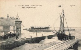 Port En Bessin * Bateau De Pêche Rentrant Au Port , Part Tempête * Nous Sommes Sauvés ! - Port-en-Bessin-Huppain