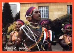 CPSM GF KENYA " Jeune Femme Massa En Tenue Traditionnelle " - Kenya