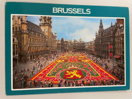 CPM - BELGIQUE - BRUXELLES - BRUSSELS - Grand Place - Tapis De Fleurs - Verso Dessin Amusant - Places, Squares