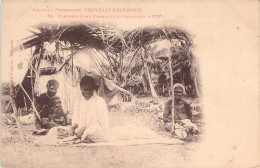 NOUVELLE CALEDONIE - Constructions Canaques Et Indigènes à Pot - Carte Postale Ancienne - Nouvelle Calédonie