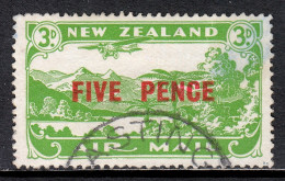 New Zealand - Scott #C4 - Used - Tiny Perf Tear & Wrinkle Above "D" UR - SCV $25 - Corréo Aéreo