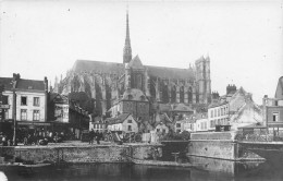 Amiens * Carte Photo * Une Vue De La Ville Et La Cathédrale - Amiens