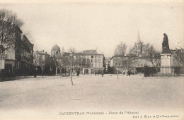 Carpentras * La Place De L'hôpital Et La Statue - Carpentras