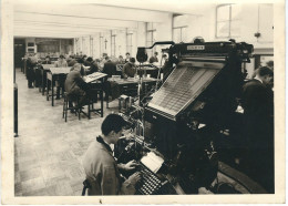 TOURNAI : RARE PHOTO - Ecole Saint-Luc -Atelier De Typographie - Année Scolaire 1956-1957 - Dimensions 18 / 13 CM - Professions